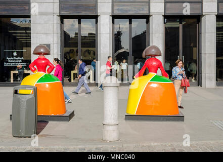 Un modèle en vue Meninas Puerta del Sol, Madrid, Espagne Banque D'Images