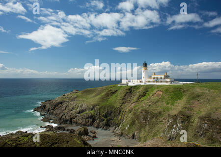 Killantringan Phare près de Portpatrick sur le chemin des hautes terres du Sud, à l'échelle du canal du Nord de la côte est de l'Irlande Banque D'Images