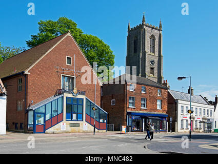 Magasin de charité de l'Armée du salut à Fakenham, Norfolk, Angleterre, Royaume-Uni Banque D'Images