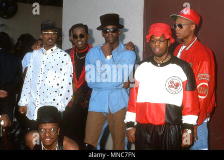 UNIVERSAL CITY, CA - 6 SEPTEMBRE : (L-R) Chanteurs/musiciens Ralph Tresvant, Ricky Bell, Johnny Gill, Bobby Brown, RIcky Bell, Michael Bivinsand Ronnie DeVoe de nouvelle édition assister à la septième Conférence annuelle des MTV Video Music Awards le 6 septembre 1990 à l'Universal Amphitheatre à Universal City, en Californie. Photo de Barry King/Alamy Stock Photo Banque D'Images