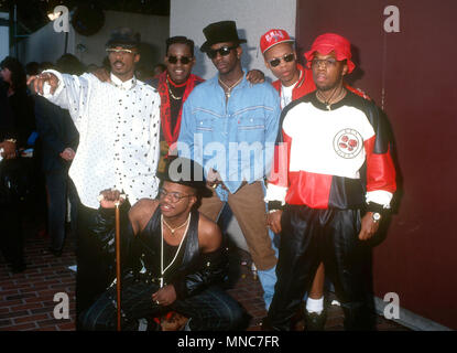 UNIVERSAL CITY, CA - 6 SEPTEMBRE : (L-R) Chanteurs/musiciens Ralph Tresvant, Ricky Bell, Johnny Gill, Bobby Brown, RIcky Bell, Michael Bivinsand Ronnie DeVoe de nouvelle édition assister à la septième Conférence annuelle des MTV Video Music Awards le 6 septembre 1990 à l'Universal Amphitheatre à Universal City, en Californie. Photo de Barry King/Alamy Stock Photo Banque D'Images