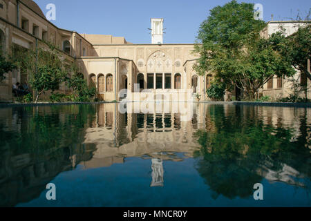 Kashan, Iran - 11 octobre 2017 : La magnifique cour de l'historique Maison de Borujerdi. Banque D'Images