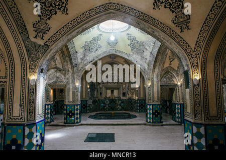Kashan, Iran - 11 octobre 2017 : les belles décorations intérieures à l'Emir Sultan Ahmad Bathhouse, également connu sous le nom de Qasemi Bathhouse. Banque D'Images