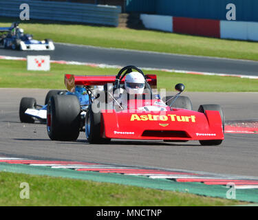 Michael Bletsoe-Brown, Chevron B27, Derek Bell, Trophée Formule 5000, Formule 2, monoplaces, 1967-1979, Donington Festival historique, 2018, moteur ra Banque D'Images