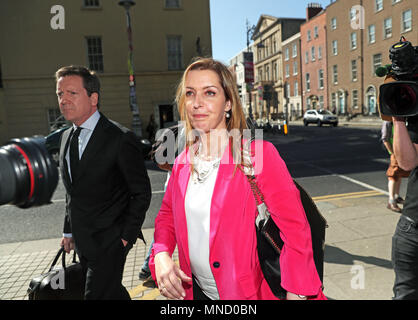 Vicky Phelan, le cancer dont l'affaire a déclenché la controverse frottis cervical arrive à Leinster House, Dublin, à témoigner au comité des comptes publics. Banque D'Images