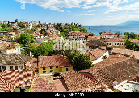 Vue sur les toits de la vieille ville de Kaleici à Antalya. La Turquie Banque D'Images