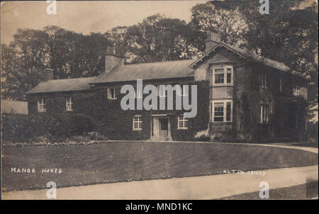 Vintage Carte postale photographique de la Manor House, Alton Priors, Wiltshire, Angleterre, Royaume-Uni. Publié en 1905. Banque D'Images