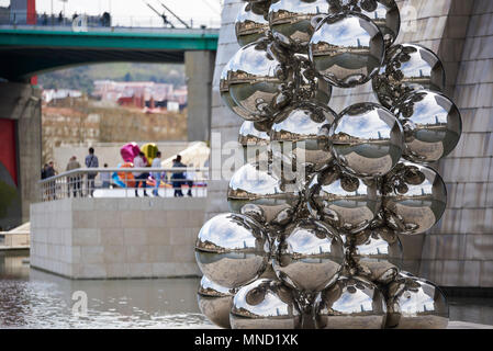 Grand arbre & l'oeil, la sculpture par Anish Kapoor, Guggenheim Museum, Bilbao, Abandoibarra, Gascogne, Pays Basque, Pays Basque, Espagne Banque D'Images