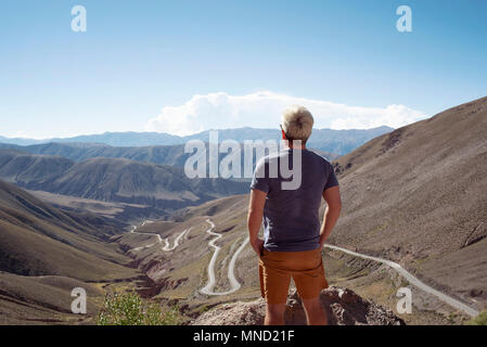 Cuesta de Lipán homme dominant (Lipán) Pente raide, zigzaguant d'une section de la Route Nationale 52, Province de Jujuy, Argentine. Banque D'Images
