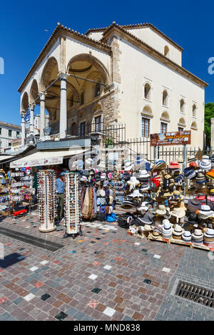 Athènes, Grèce - 14 mai 2018 : les boutiques touristiques à Tzistarakis mosque in place Monastiraki au centre d'Athènes, Grèce. Banque D'Images