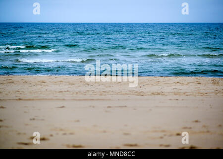 Paysage de la mer, plage de sable et mer. Banque D'Images