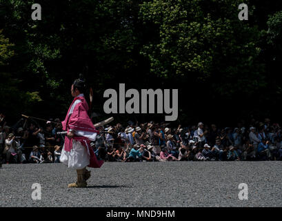 Aoi Matsuri 葵祭 de Kyoto, le 15 mai festival annuel attire des foules que 500 personnes en costumes colorés de Heian défilé du palais impérial à Kamo de culte. Banque D'Images