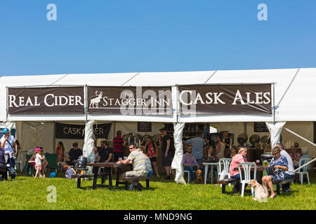 L'échelonner Inn du vrai cidre et bières en fût tente à l'Hampshire Game & Country Fair, marais Netley, Hampshire UK en mai Banque D'Images