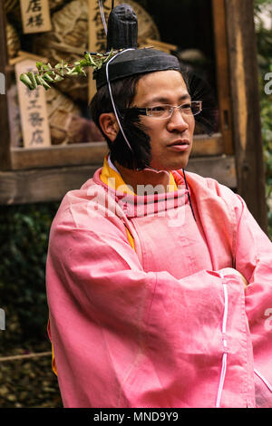 Aoi Matsuri 葵祭 de Kyoto, le 15 mai festival annuel attire des foules que 500 personnes en costumes colorés de Heian défilé du palais impérial à Kamo de culte. Banque D'Images