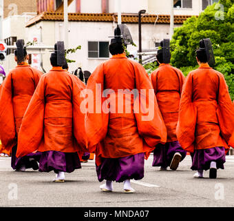 Aoi Matsuri 葵祭 de Kyoto, le 15 mai festival annuel attire des foules que 500 personnes en costumes colorés de Heian défilé du palais impérial à Kamo de culte. Banque D'Images