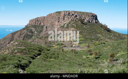 La Fortaleza de Chipude un énorme bouchon volcanique et forteresse naturelle donnant sur la côte ouest de La Gomera dans les canaries Banque D'Images