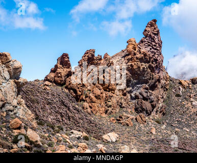 L'érosion des pinacles fantastiquement Roques de Garcia dans la caldera de Las Canadas Le Teide sur Tenerife, dans les îles Canaries Banque D'Images