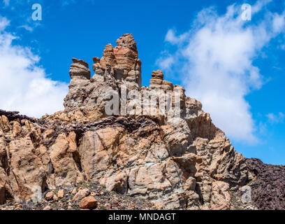 L'érosion des pinacles fantastiquement Roques de Garcia dans la caldera de Las Canadas Le Teide sur Tenerife, dans les îles Canaries Banque D'Images