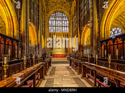 Les stalles du choeur et l'autel de l'abbaye de Sherborne prises dans le Dorset, Sherborne, Royaume-Uni le 24 août 2015 Banque D'Images