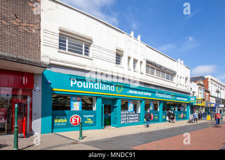 Poundland store à Crewe Cheshire UK Banque D'Images