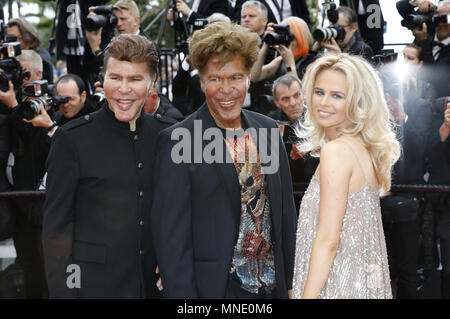 Grichka Bogdanoff, Igor Bogdanoff et Julie Jardon participant à la 'Solo : Une histoire de la guerre des étoiles' premiere au cours de la 71e édition du Festival de Cannes au Palais des Festivals le 15 mai 2018 à Cannes, France | Verwendung weltweit Banque D'Images