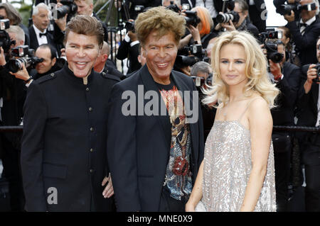 Cannes, Frankreich. 15 mai, 2018. Grichka Bogdanoff, Igor Bogdanoff et Julie Jardon participant à la 'Solo : Une histoire de la guerre des étoiles' premiere au cours de la 71e édition du Festival de Cannes au Palais des Festivals le 15 mai 2018 à Cannes, France | Verwendung weltweit Crédit : afp/Alamy Live News Banque D'Images