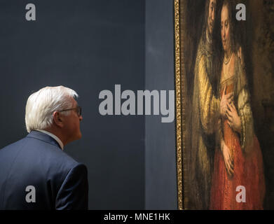 Amsterdam, Pays-Bas. 16 mai, 2018. Le Président allemand Frank-Walter Steinmeier views The Rembrandt peinture 'Le Peuple Juif Bride' au Rijksmuseum. Photo : Soeren Stache/dpa dpa : Crédit photo alliance/Alamy Live News Banque D'Images