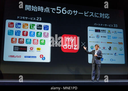 NTT DOCOMO Inc. Président et chef de Kazuhiro Yoshizawa parle au cours d'une conférence de presse pour le lancement de sa programmation d'été 2018 de 11 appareils mobiles le 16 mai 2018, Tokyo, Japon. DOCOMO a présenté Yoshizawa de neuf appareils mobiles pour cet été, et sa propre intelligence artificielle (AI) ''my daiz'' qui sera disponible à partir du 30 mai. DOCOMO a également lancé un nouveau service de conseils financiers ''THEO '' disponible à partir du 16 mai. Credit : Rodrigo Reyes Marin/AFLO/Alamy Live News Banque D'Images