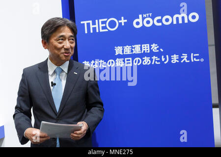 NTT DOCOMO Inc. Président et chef de Kazuhiro Yoshizawa assiste à une conférence de presse pour le lancement de sa programmation d'été 2018 de 11 appareils mobiles le 16 mai 2018, Tokyo, Japon. DOCOMO a présenté Yoshizawa de neuf appareils mobiles pour cet été, et sa propre intelligence artificielle (AI) ''my daiz'' qui sera disponible à partir du 30 mai. DOCOMO a également lancé un nouveau service de conseils financiers ''THEO '' disponible à partir du 16 mai. Credit : Rodrigo Reyes Marin/AFLO/Alamy Live News Banque D'Images