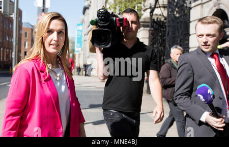 Dublin, Irlande. 16 mai, 2018. Le cancer du col de l'enduire de scandale victime, Vicky Phelan arrive au Dail, Dublin, Irlande Crédit : RollingNews.ie/Alamy Live News Banque D'Images