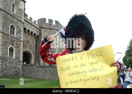 Windsor, Royaume-Uni 16 Mai 2018 : Super fan royale à l'extérieur du château de Windsor. Crédit : Claire Doherty/Alamy Live News Banque D'Images