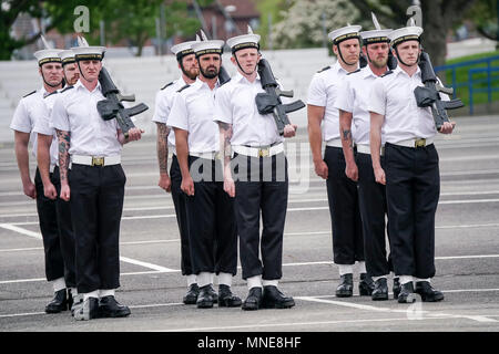 Neptune Road, Fareham. 16 mai 2018. Les Forces armées les préparatifs pour le mariage royal a eu lieu aujourd'hui à HMS Collingwood à Fareham, Hampshire. La préparation des exercices d'inclus par la Royal Navy de petits navires et de l'unité de plongée et les Royal Marines. Banque D'Images