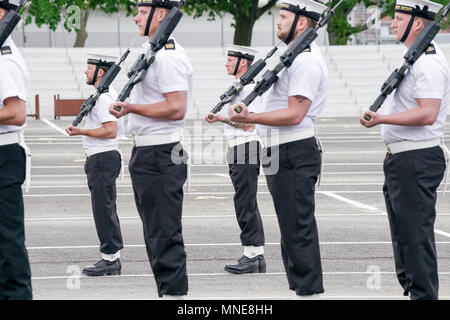 Neptune Road, Fareham. 16 mai 2018. Les Forces armées les préparatifs pour le mariage royal a eu lieu aujourd'hui à HMS Collingwood à Fareham, Hampshire. La préparation des exercices d'inclus par la Royal Navy de petits navires et de l'unité de plongée et les Royal Marines. Banque D'Images