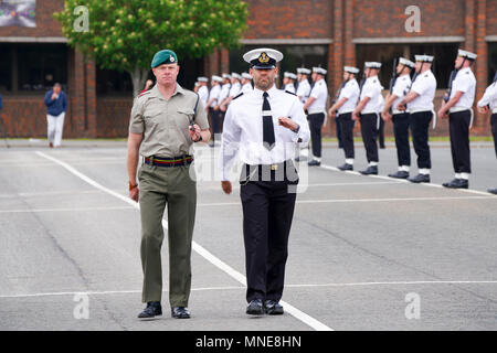 Neptune Road, Fareham. 16 mai 2018. Les Forces armées les préparatifs pour le mariage royal a eu lieu aujourd'hui à HMS Collingwood à Fareham, Hampshire. La préparation des exercices d'inclus par la Royal Navy de petits navires et de l'unité de plongée et les Royal Marines. Banque D'Images