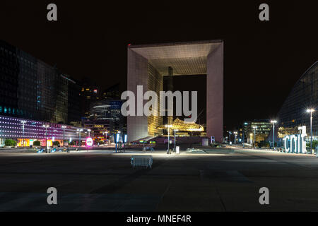 Grande Arche de nuit