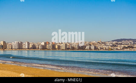 Vue sur la ville de Tanger dans le détroit de Gibraltar, au nord du Maroc Banque D'Images