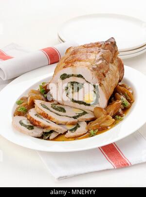 Roulade de porc remplie d'herbes et oeufs Banque D'Images