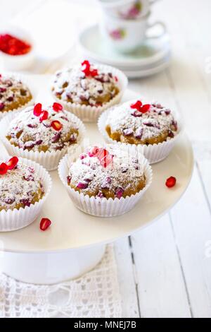 Muffins à la grenade de sucre glace Banque D'Images