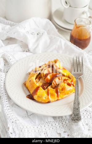 Pâte brisée tarte aux pommes au caramel Banque D'Images