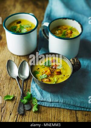 Squash, poire et à la coriandre soupe Banque D'Images