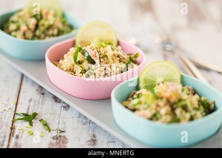 Taboulé de quinoa au thon Banque D'Images