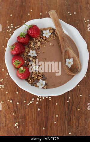 Boules au chocolat avec des fraises Banque D'Images