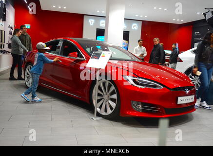 Tesla à Brent Cross, Croydon, Londres, Angleterre, Royaume-Uni Banque D'Images