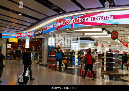 Duty Free Shop à Londres Heathrow Airport Terminal 2 Banque D'Images