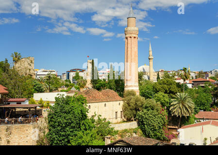 Antalya, Turquie - 21 Avril 2018 : La Mosquée Yivli Minare de vue dans la vieille ville de Kaleici Banque D'Images