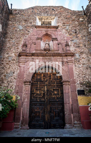 Oratorio de San Felipe Neri, cour de l'Église, la porte du 18e siècle, San Miguel de Allende, une ville de l'ère coloniale, le centre du Mexique, région Bajío Banque D'Images