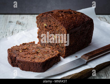 Pain aux bananes et au chocolat maison Banque D'Images