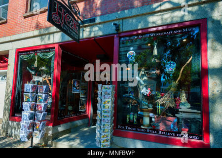 Salem, Massachusetts, USA - 14 septembre 2016 : Ancien monde whitchery et magic shop au centre-ville de Salem, Massachusetts Banque D'Images