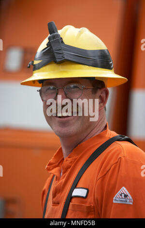 1 ; 40s ; adulte ; Blue Collar ; portrait ; particulier ; travail ; ouvrier ; femme ; homme ; un ; à l'extérieur ; à l'extérieur ; personnes ; personne ; portrait ; rural ; simple ; blanc ; Banque D'Images