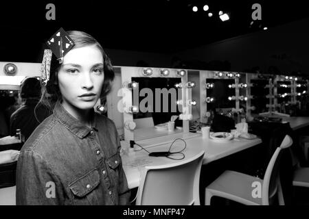 Les coulisses de l'avant des modèles Jasper Conran afficher lors de la London Fashion Week Spring/Summer collection 2016/2017 le 17 septembre 2016 à Londres, Royaume-Uni. Banque D'Images